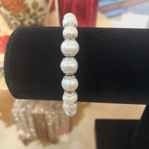Pre-Loved Cultured Freshwater White Pearl Bracelet